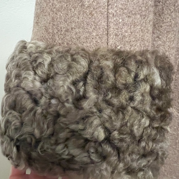 Vintage wool coat with curly wool collar and cuffs. Fits sm-med. - Picture 5 of 7
